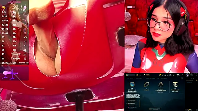 Snapshot of AriAddams chatting on 09.22.25 AriAddams online show from 09.22.25