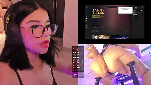Snapshot of AriAddams chatting on 10.06.25 AriAddams online show from 10.06.25