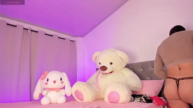 Snapshot of Auren_Sethian chatting on 10.14.25 Auren Sethian online show from 10.14.25