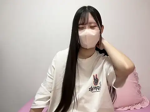 Snapshot of noa_uxu chatting on 10.14.25 noa uxu online show from 10.14.25