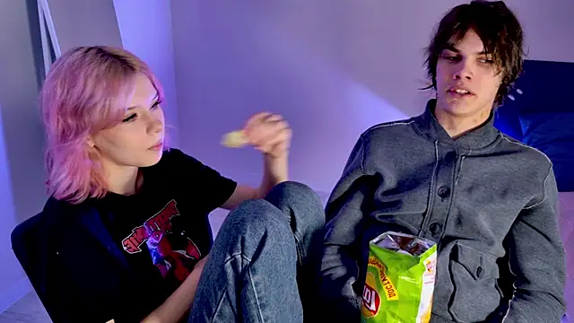 Bonnie And C1yde online show from 11.11.25