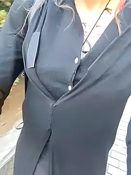 pink-mai online show from 11.25.25