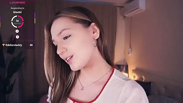 Snapshot of NguyetHankey chatting on 12.16.25 NguyetHankey online show from 12.16.25