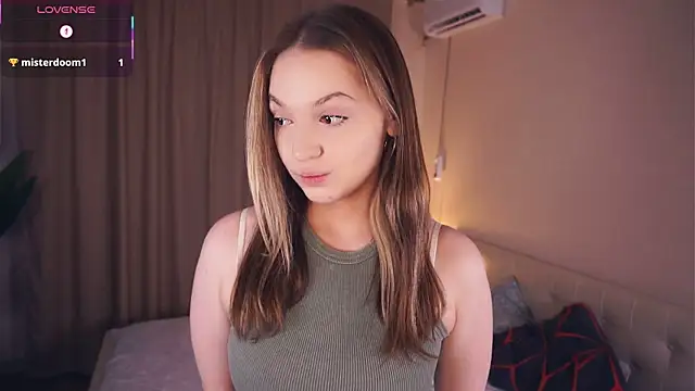 Snapshot of NguyetHankey chatting on 12.22.25 NguyetHankey online show from 12.22.25