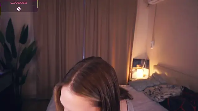 Snapshot of NguyetHankey chatting on 12.23.25 NguyetHankey online show from 12.23.25