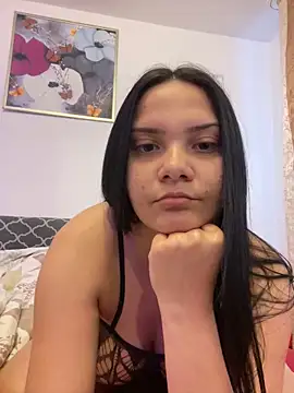 Snapshot of Selena_y chatting on 05.18.26 Selena y online show from 05.18.26