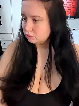 Snapshot of brunetteGirl274 chatting on 11.04.25 brunetteGirl274 online show from 11.04.25