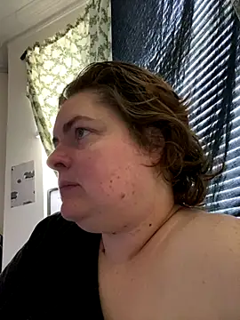 Snapshot of mummy-kat chatting on 09.19.25 mummy-kat online show from 09.19.25