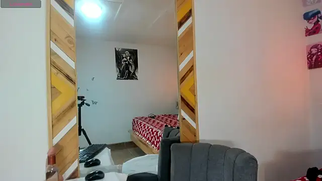 Snapshot of SoleneFontaine chatting on 11.04.25 SoleneFontaine online show from 11.04.25