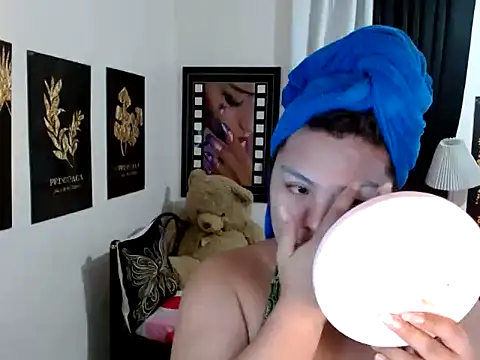 TSbrianaHugeCock online show from 04.13.26