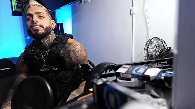 logan hugh8 online show from 02.18.26