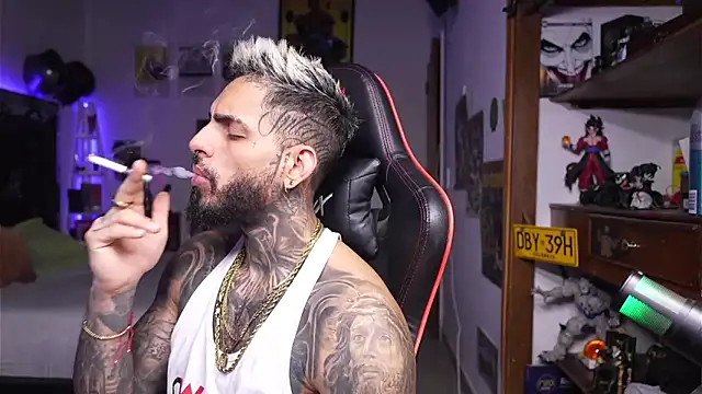 logan hugh8 online show from 04.12.26