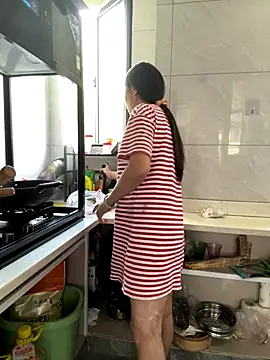 Snapshot of coco-o chatting on 10.01.25 coco-o online show from 10.01.25