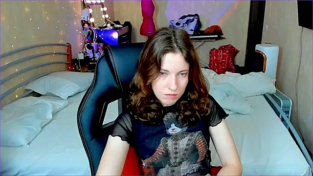 Snapshot of Agata_in_Wonderland chatting on 09.18.25 Agata in Wonderland online show from 09.18.25