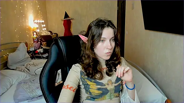 Snapshot of Agata_in_Wonderland chatting on 10.12.25 Agata in Wonderland online show from 10.12.25