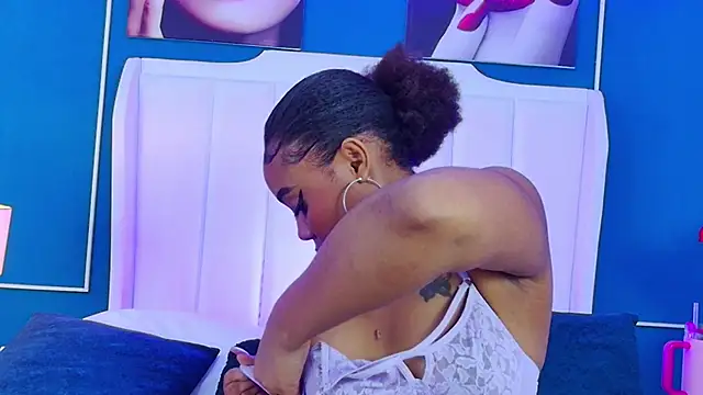 AngelaRoberts online show from 10.22.25