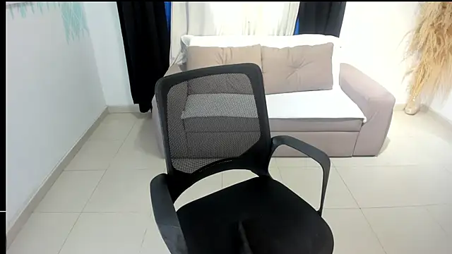 Emiss Jones online show from 12.19.25