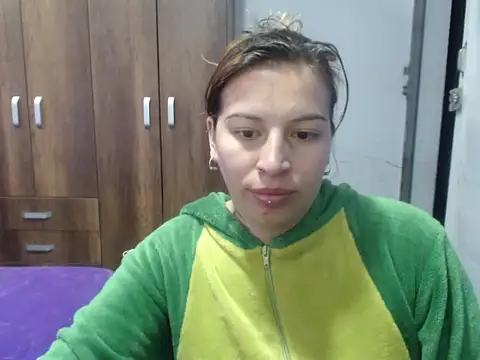 cloequeen15 online show from 10.14.25