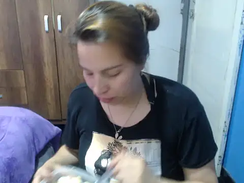 cloequeen15 online show from 10.27.25