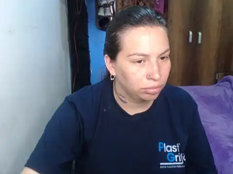 Snapshot of cloequeen15 chatting on 04.17.26 cloequeen15 online show from 04.17.26