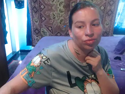 Snapshot of cloequeen15 chatting on 04.26.26 cloequeen15 online show from 04.26.26