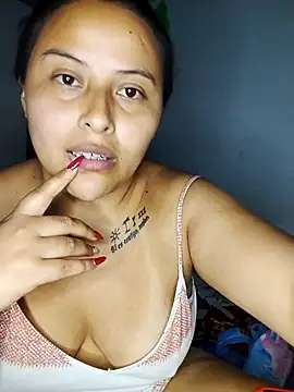 Snapshot of yelezia chatting on 10.08.25 yelezia online show from 10.08.25