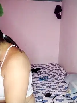 Snapshot of yelezia chatting on 10.17.25 yelezia online show from 10.17.25