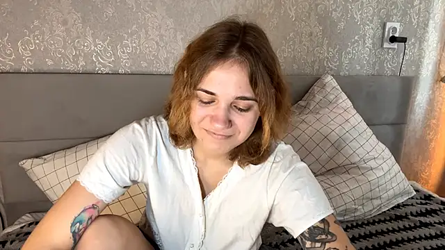 Snapshot of SunPunnyGirl chatting on 10.19.25 SunPunnyGirl online show from 10.19.25
