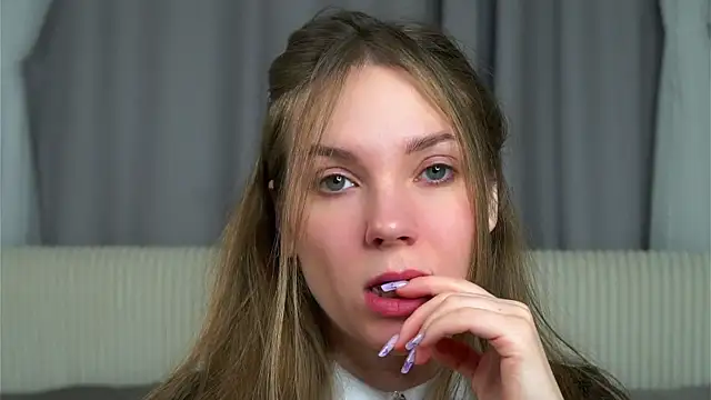 KarriBrownd online show from 11.17.25