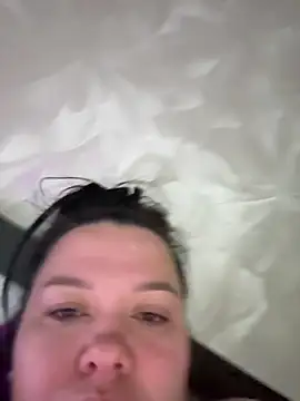 Snapshot of SunnyLeila2101 chatting on 05.15.26 SunnyLeila2101 online show from 05.15.26