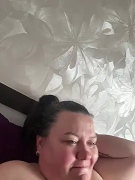 Snapshot of SunnyLeila2101 chatting on 05.18.26 SunnyLeila2101 online show from 05.18.26