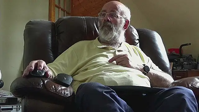 Snapshot of janzer13 chatting on 05.28.26 janzer13 online show from 05.28.26