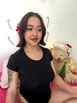 Snapshot of Sweet_Agata1 chatting on 12.21.25 Sweet Agata1 online show from 12.21.25