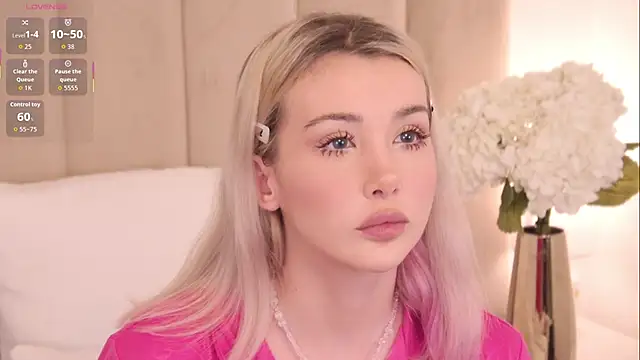 Snapshot of Nesolla chatting on 10.20.25 Nesolla online show from 10.20.25