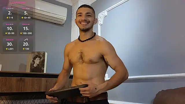 Snapshot of ArturoCardona_ chatting on 10.08.25 ArturoCardona online show from 10.08.25