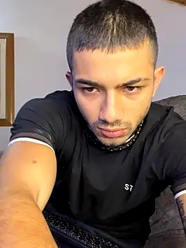 Snapshot of ArturoCardona_ chatting on 10.17.25 ArturoCardona online show from 10.17.25