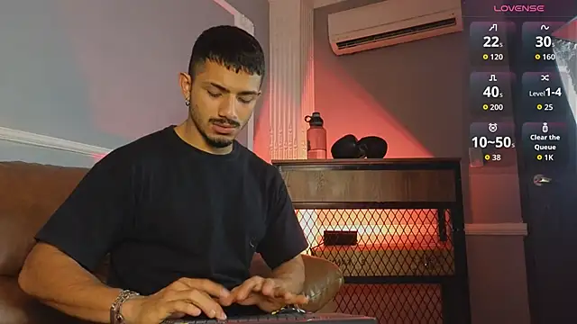 Snapshot of ArturoCardona_ chatting on 12.17.25 ArturoCardona online show from 12.17.25