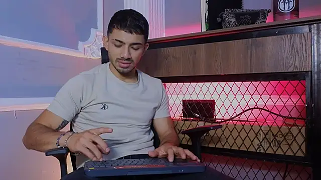 Snapshot of ArturoCardona_ chatting on 01.06.26 ArturoCardona online show from 01.06.26