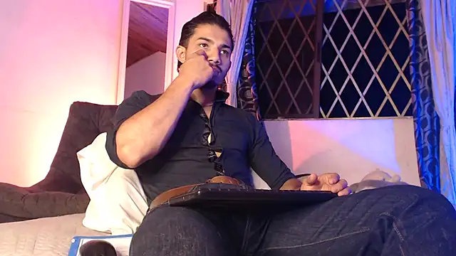 Snapshot of ArturoCardona_ chatting on 04.26.26 ArturoCardona online show from 04.26.26