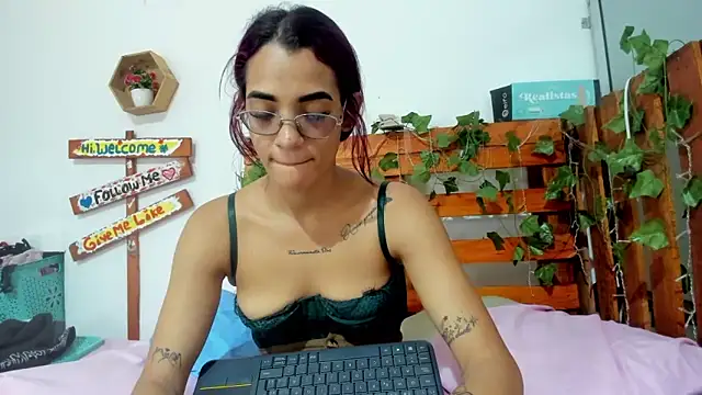 Snapshot of cris_dulce chatting on 03.31.26 cris dulce online show from 03.31.26