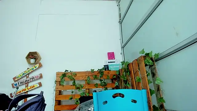 Snapshot of cris_dulce chatting on 04.15.26 cris dulce online show from 04.15.26