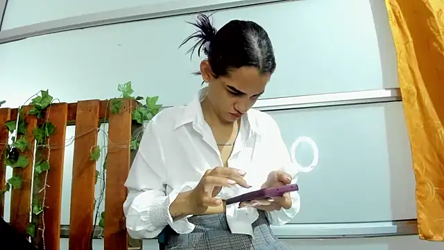 Snapshot of cris_dulce chatting on 04.15.26 cris dulce online show from 04.15.26