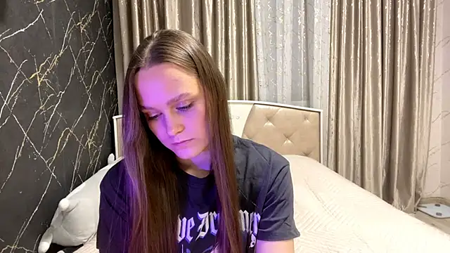 Snapshot of SoSweetGirl chatting on 09.21.25 SoSweetGirl online show from 09.21.25