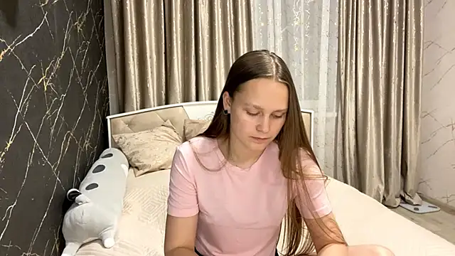 Snapshot of SoSweetGirl chatting on 10.20.25 SoSweetGirl online show from 10.20.25