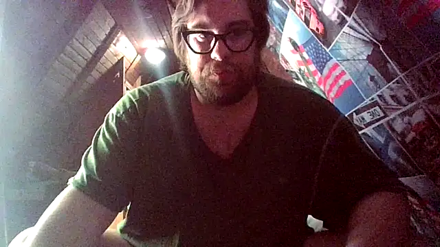 Snapshot of chubbyDavid1998 chatting on 10.28.25 chubbyDavid1998 online show from 10.28.25