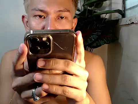 Snapshot of RalfAsian25 chatting on 09.17.25 RalfAsian25 online show from 09.17.25