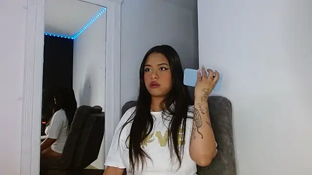 Snapshot of reina_reina chatting on 02.02.26 reina reina online show from 02.02.26