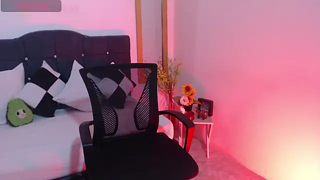 SamantaSweett  online show from 11.29.25