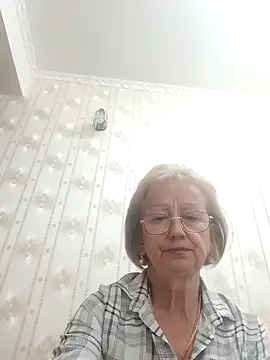 Snapshot of AlikaSwan5821 chatting on 09.21.25 AlikaSwan5821 online show from 09.21.25