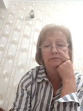 Snapshot of AlikaSwan5821 chatting on 09.22.25 AlikaSwan5821 online show from 09.22.25